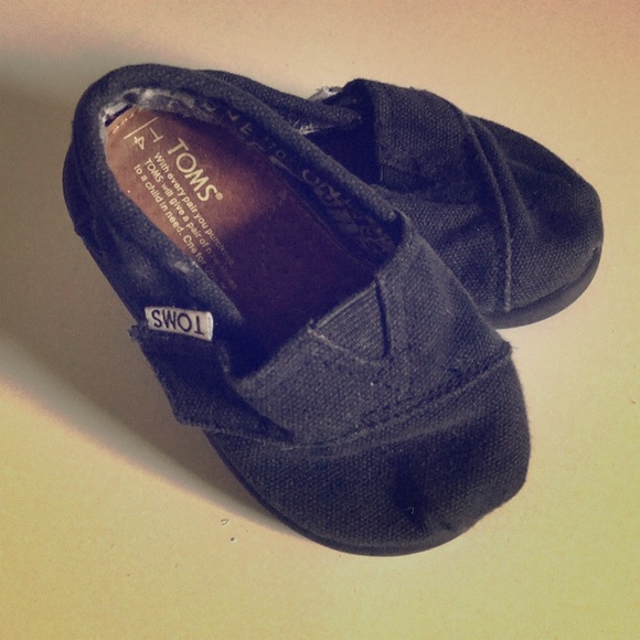 Toms Other - Tom’s black “Tiny Toms”T4 child’s Classic shoe Toms Other - Tom’s black “Tiny Toms”T4 child’s Classic shoe